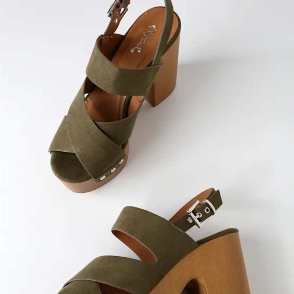 Lulu’s Wedged Heels - Picture 3 of 6